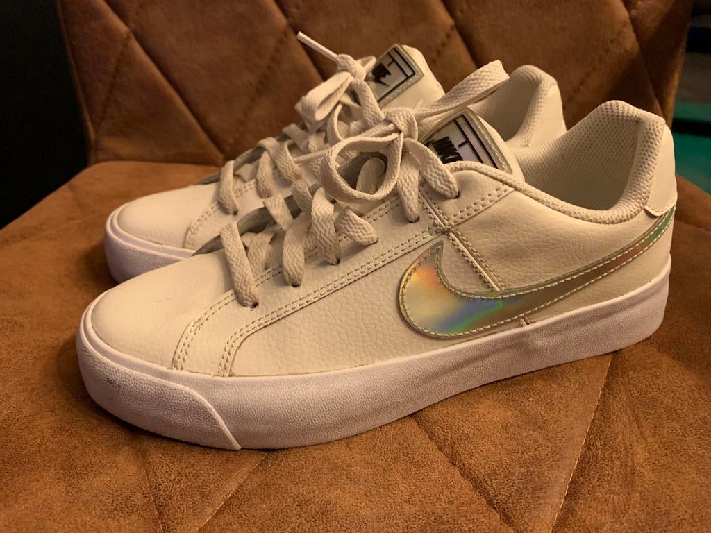 Nike sneakers, Kleding | Dames, Ophalen, Wit, Nike, Zo goed als nieuw