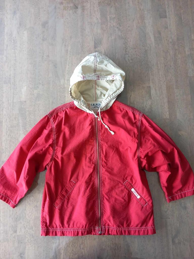 lichte rode jas maat 122/128 IKKS, IKKS, Ophalen of Verzenden, Zo goed als nieuw, Jongen