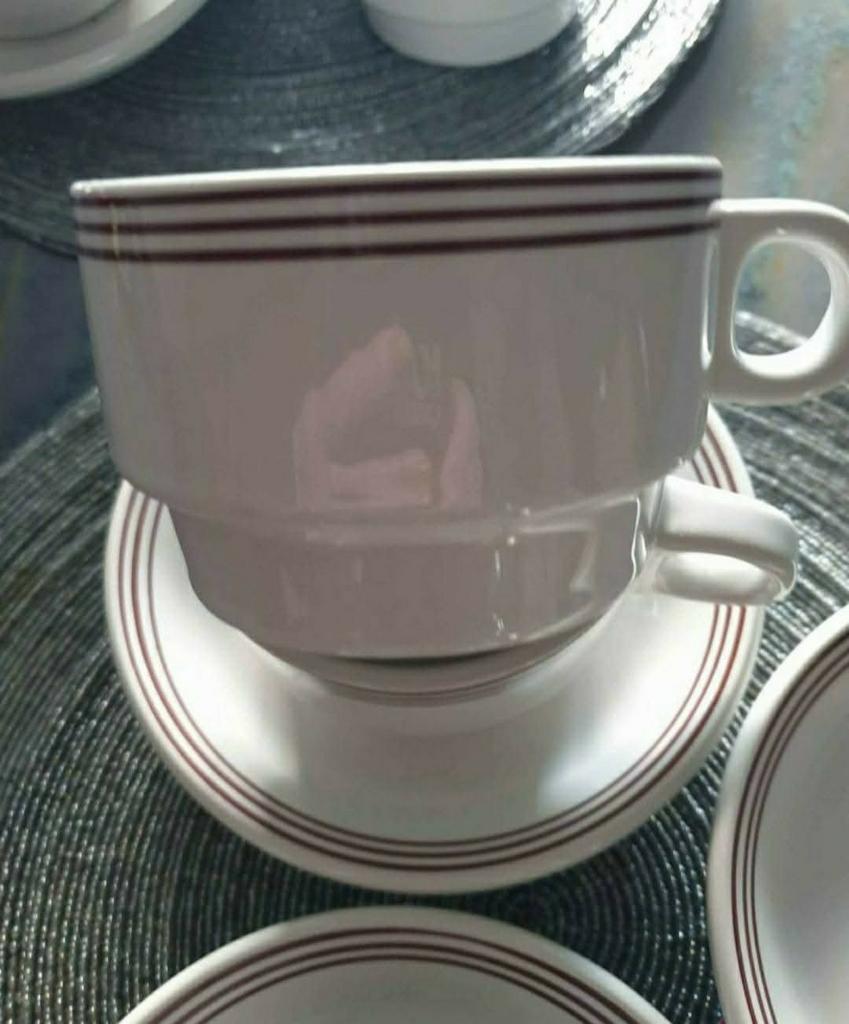 Sacs et soucoupes en porcelaine espagnole, Enlèvement ou Envoi, Comme neuf