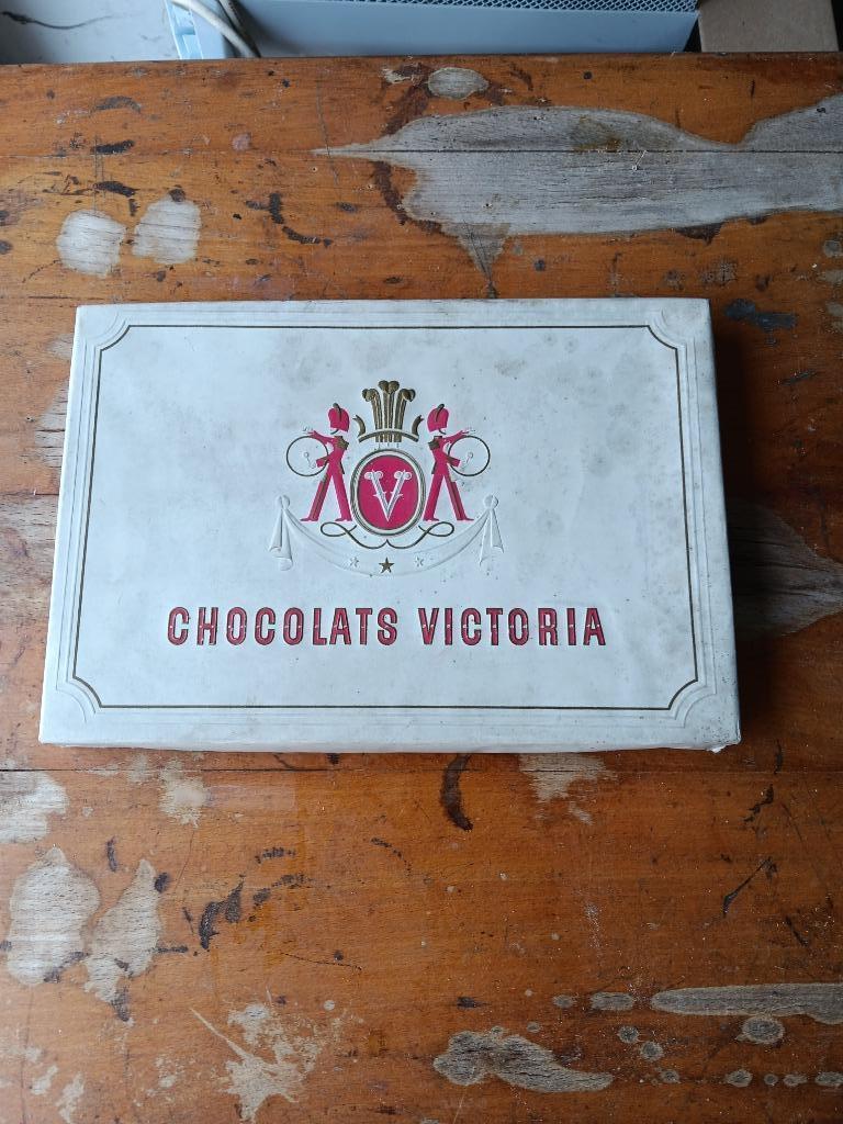 Doos Victoria chocoladefabriek koekjesfabriek, Verzamelen, Ophalen of Verzenden, Gebruikt, Gebruiksvoorwerp