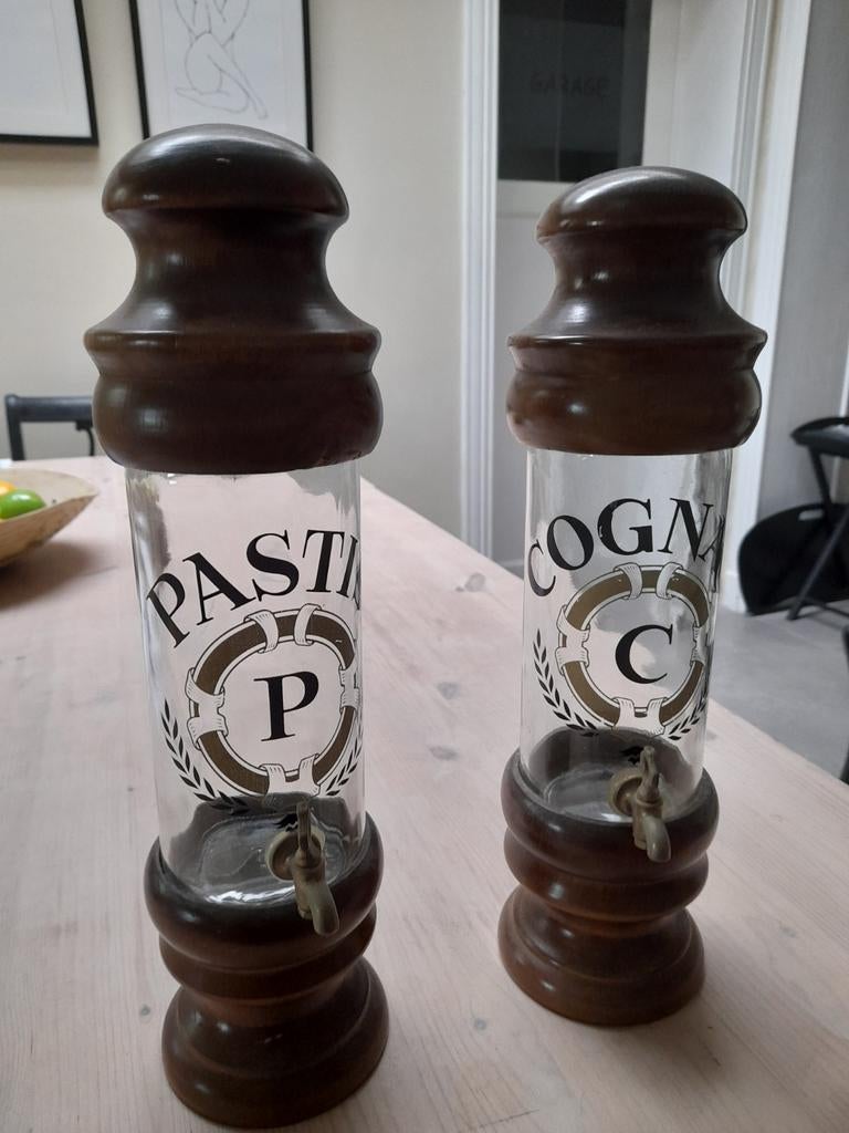 Bouteille de pastis et de cognac, Enlèvement