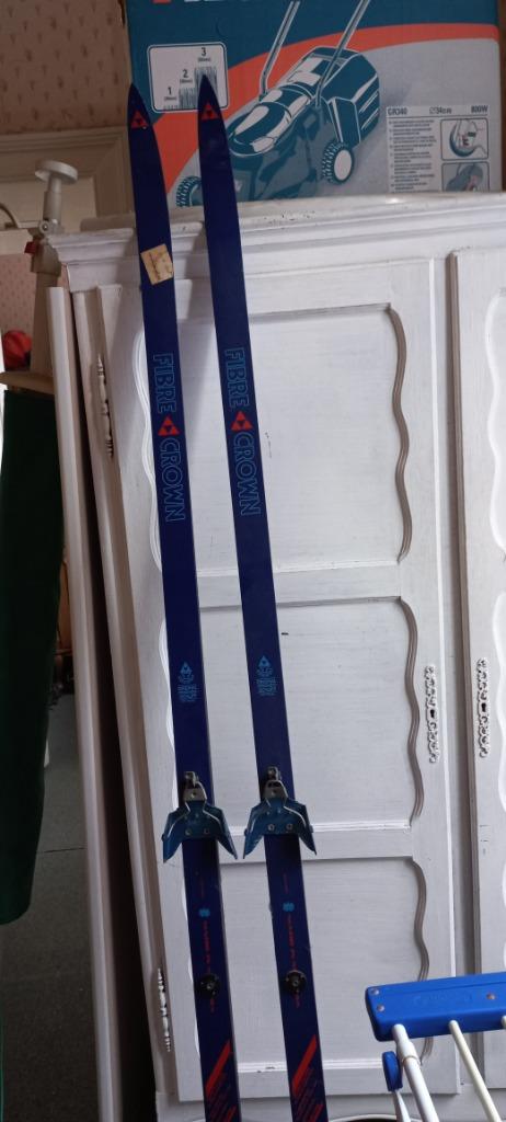 een paar langlaufski's van 2 m hoog, Ophalen, Gebruikt, Ski, Stokken