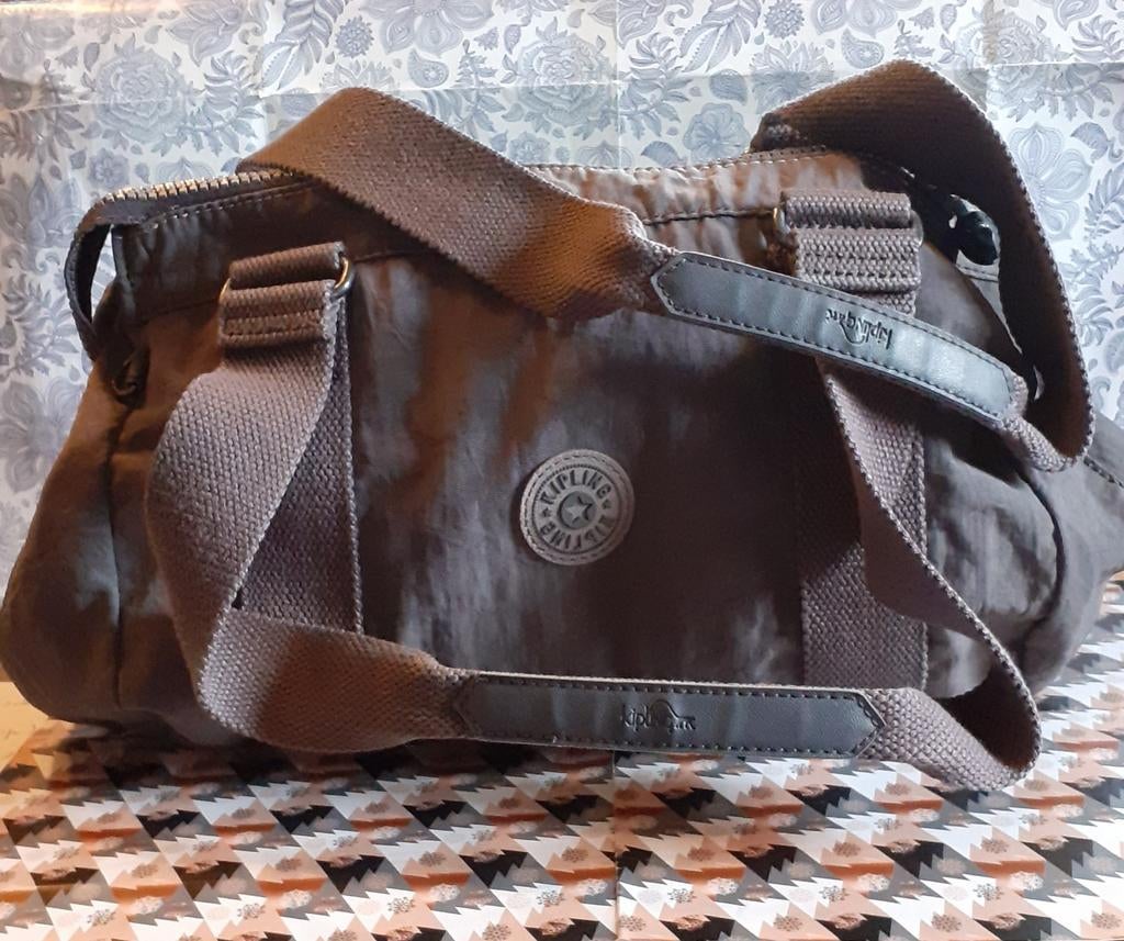 sac a main kipling gris taupe modèle robin, Bijoux, Sacs & Beauté, Sacs | Sacs Femme, Comme neuf, Sac à main, Gris, Enlèvement ou Envoi