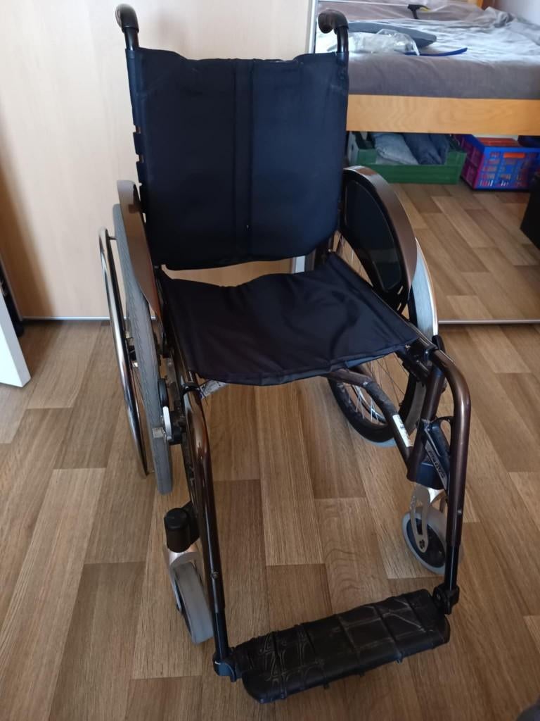 fauteuil roulant  MEYRA+(COUSSIN OFFERT 75 euros), Divers, Enlèvement, Pliant, Utilisé, Fauteuil roulant manuel