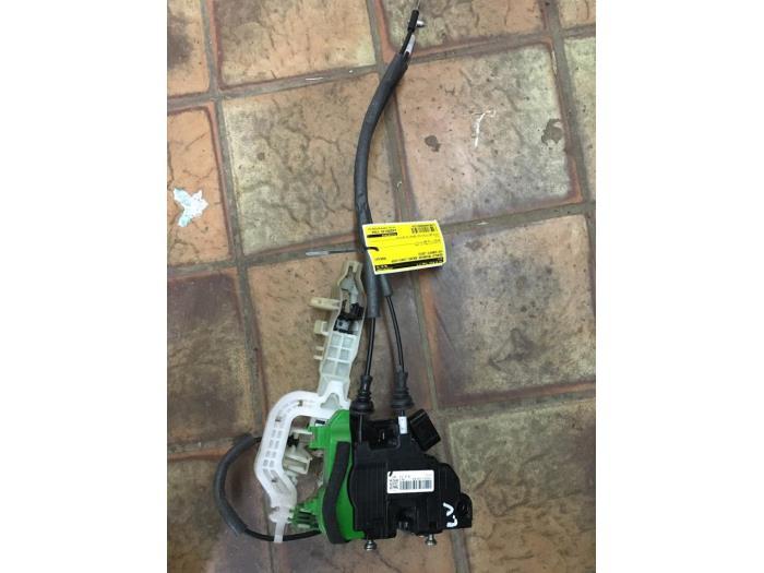 Deurslot Mechaniek 4Deurs links-voor van een Kia Sorento, -, -, Ophalen of Verzenden, -