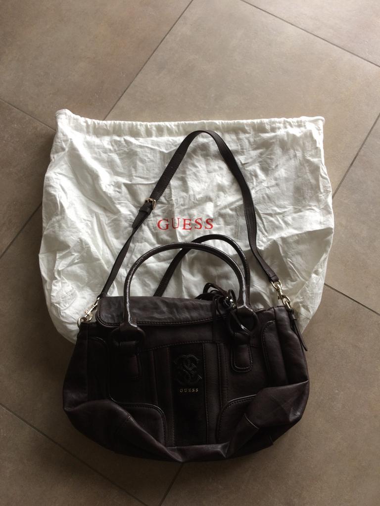 Handtas Guess, Handtassen en Accessoires, Tassen | Damestassen, Ophalen of Verzenden, Zo goed als nieuw, Handtas