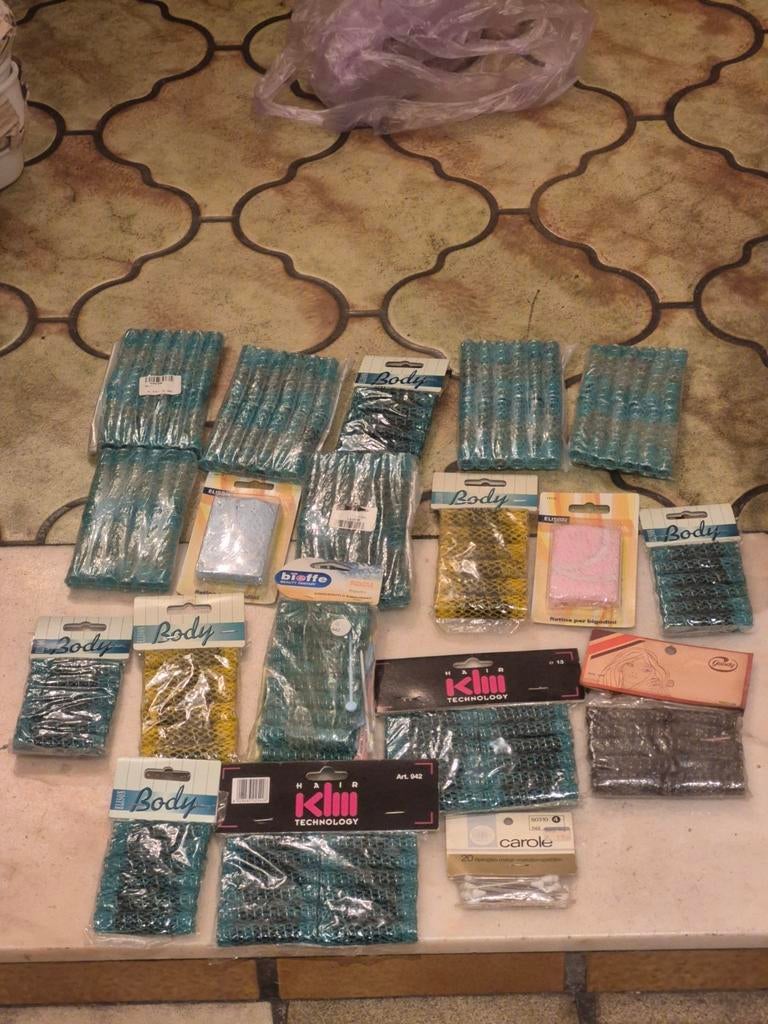 Lot de bigoudis et accessoires en parfait état., Enlèvement, Comme neuf, Autres types