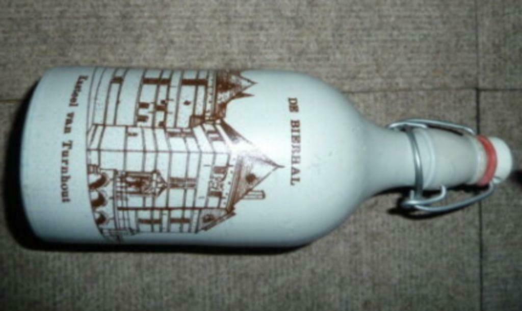 # stenen fles DE BIERHAL  KASTEEL VAN TURNHOUT Brij Sterkens, Verzamelen, Biermerken, Ophalen of Verzenden, Gebruikt, Flesje(s)