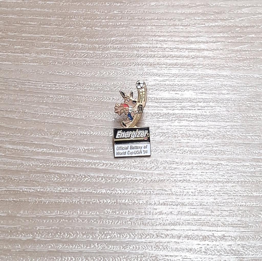PIN - ENERGIZER - WORLD CUP FOOTBALL USA 1994 - VOETBAL, Verzenden, Gebruikt, Sport, Speldje of Pin