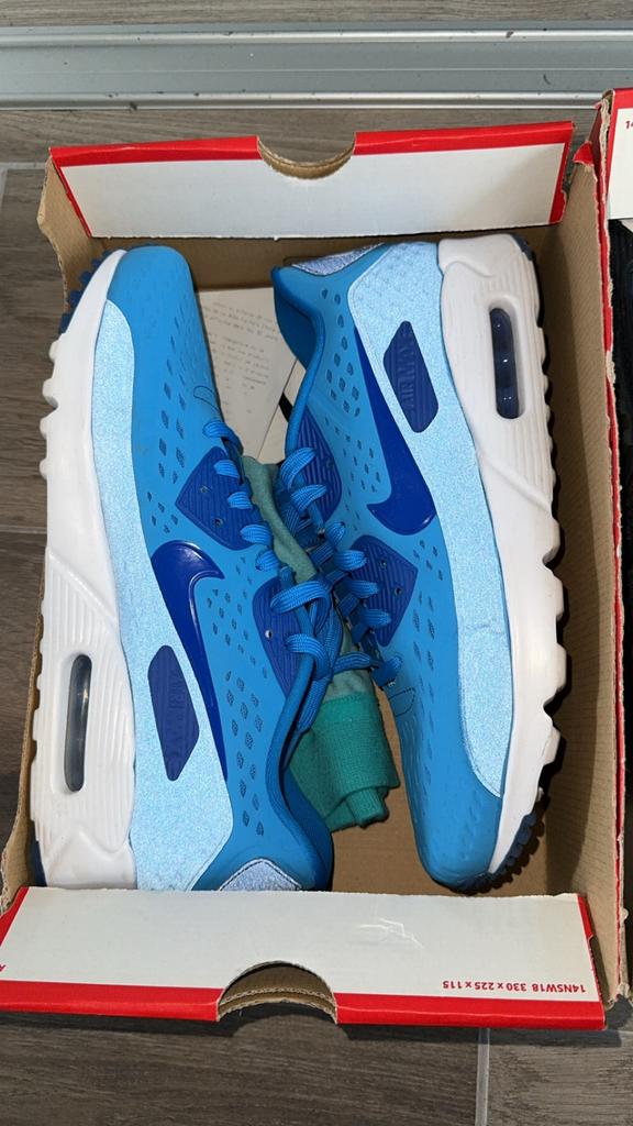 Nike, Enlèvement, Comme neuf