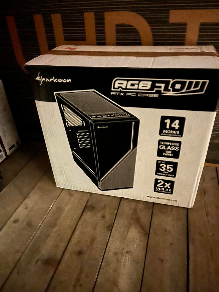 Sharkoon RGB, Computers en Software, Ophalen, Zo goed als nieuw