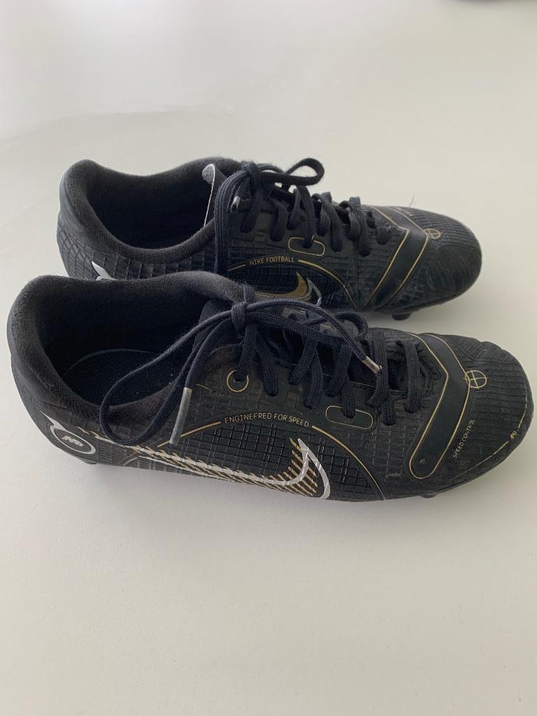 Adidas voetbalschoenen - maat 31,5, Ophalen, Gebruikt