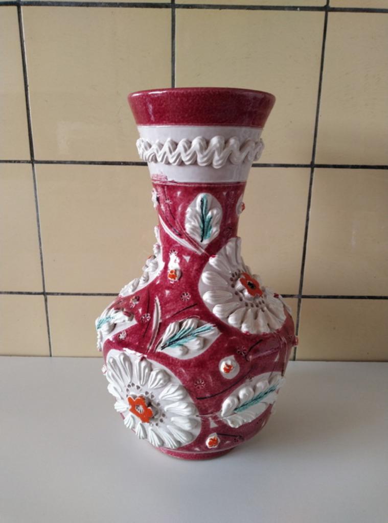 Rode keramieken vaasje met witte bloemen, Rouge, Moins de 50 cm, Poterie ou Porcelaine, Comme neuf