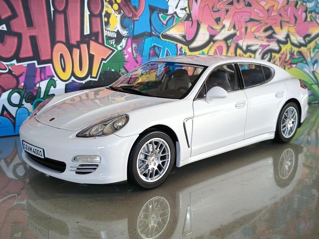 Porsche Panamera 4S Norev 1/18 --ÉTAT NEUF--, Enlèvement ou Envoi, Comme neuf, Voiture, Norev