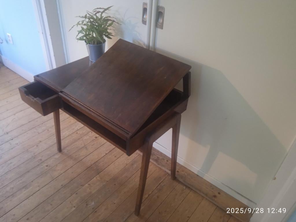 Bureau d'architecte George II avec tiroir et couvercle ?, Enlèvement