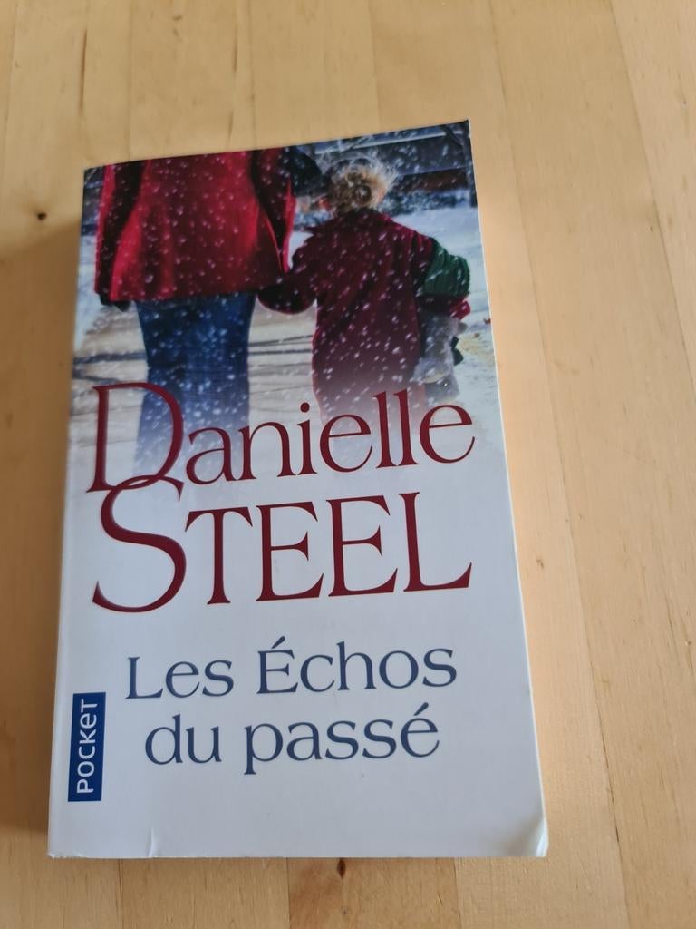 Les Échos du passé - Danielle STEEL, Enlèvement ou Envoi, Comme neuf