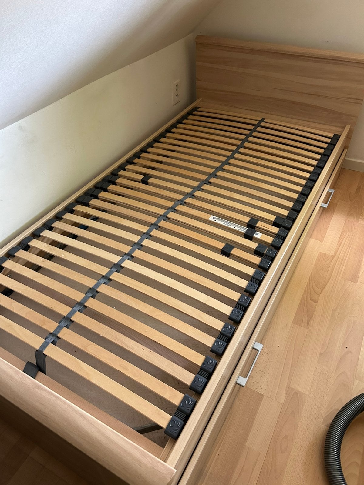 Eenpersoonsbed gekocht bij Morres, Maison & Meubles, Chambre à coucher | Matelas & Sommiers, Utilisé, Sommier, 90 cm, 200 cm, Une personne