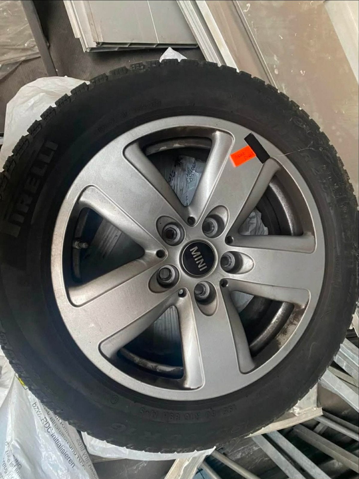 Jantes Alu Origine MINI 16" + Pneus Hiver Pirelli 195, Autos : Pièces & Accessoires, Pneus hiver, 16 pouces, Pneu(s), Enlèvement