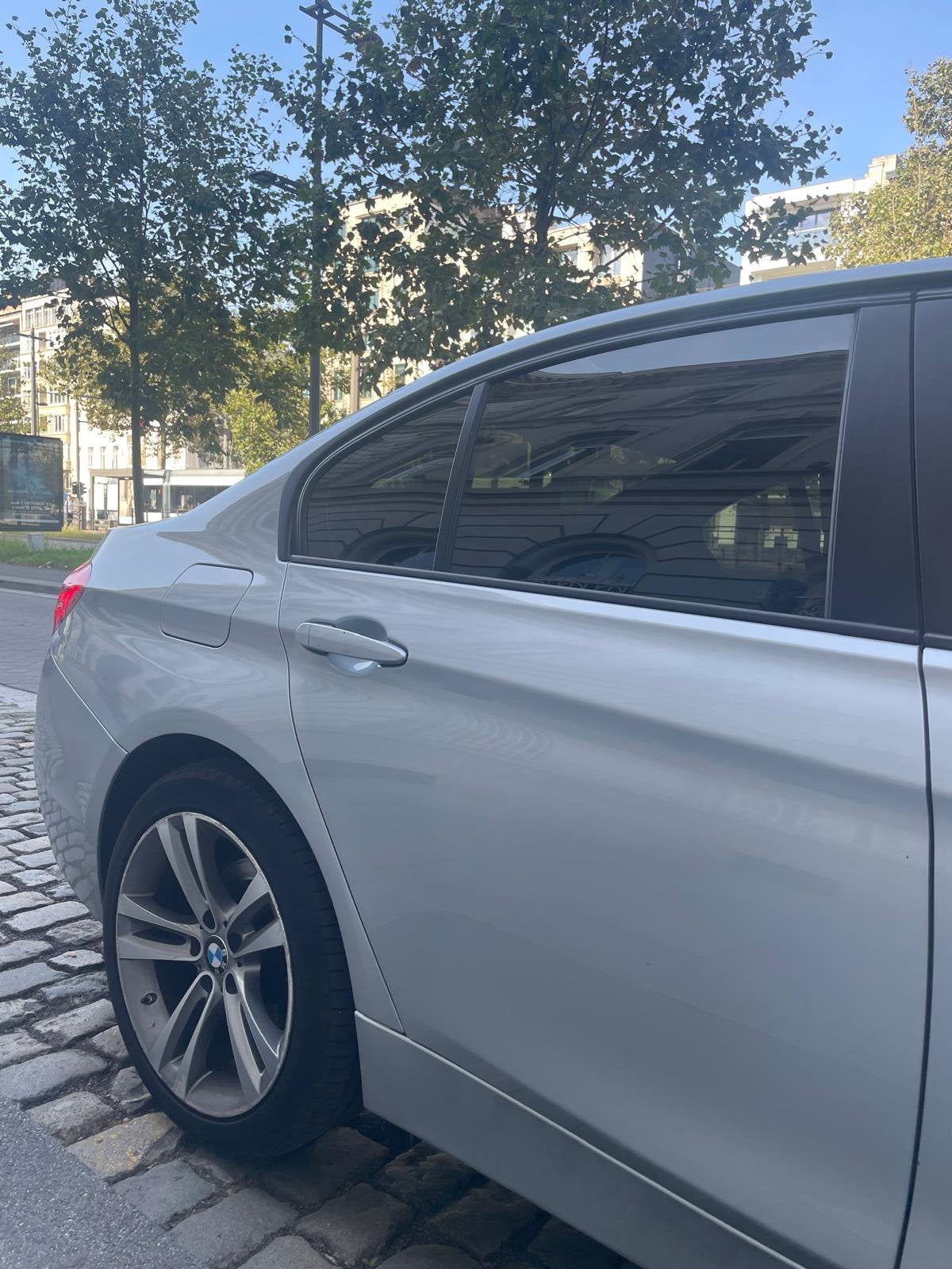 Bmw FACELIFT 318diesel 2000cc (2.0) liter, Autos, Cuir, Argent ou Gris, Euro 6, 5 portes