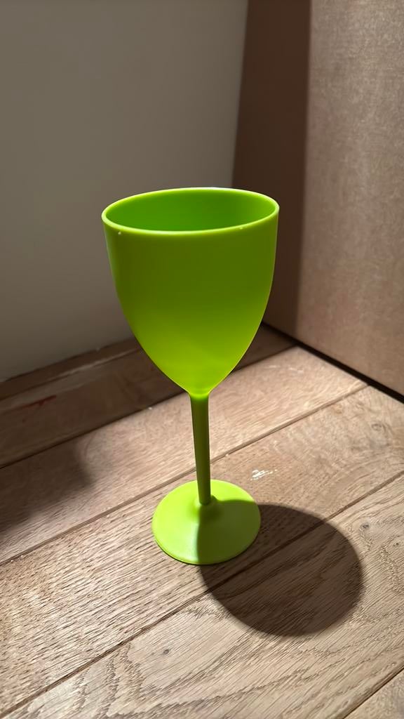Plastieken wijnglas groen, Verzamelen, Glas en Drinkglazen, Ophalen, Zo goed als nieuw