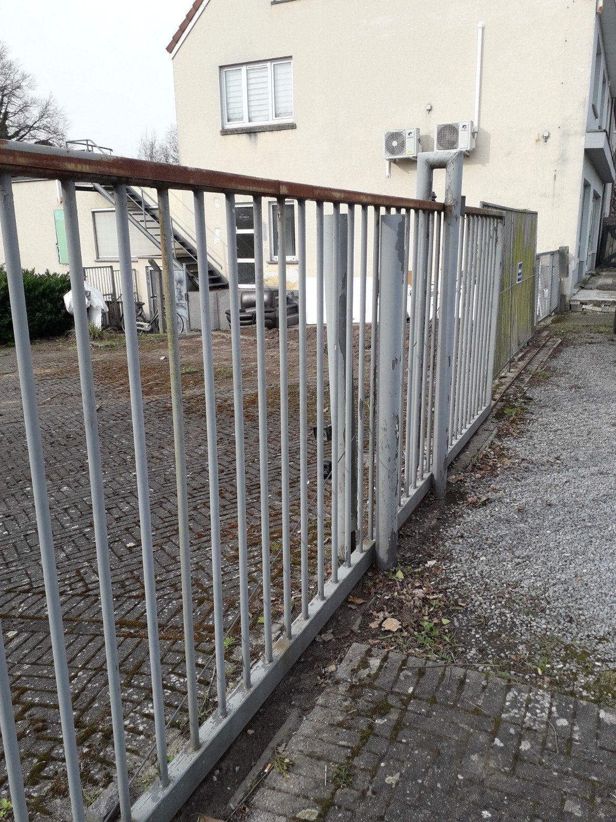 schuifpoort 10m lang 1.72m hoog, Ophalen