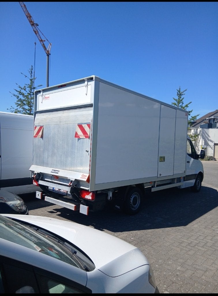 Chauffeur met Bakwagen + Laadklep | Limburg