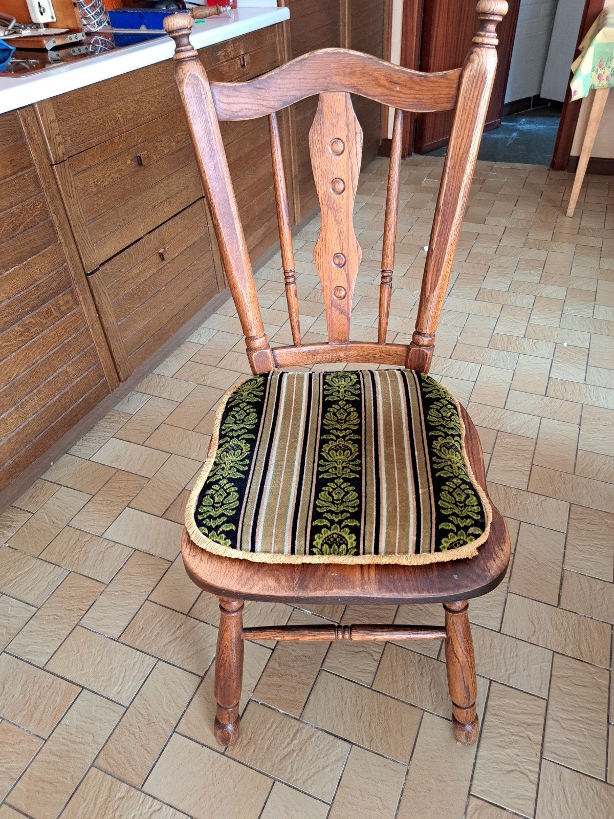 4 chaises en bois avec revêtement en tissu, Enlèvement