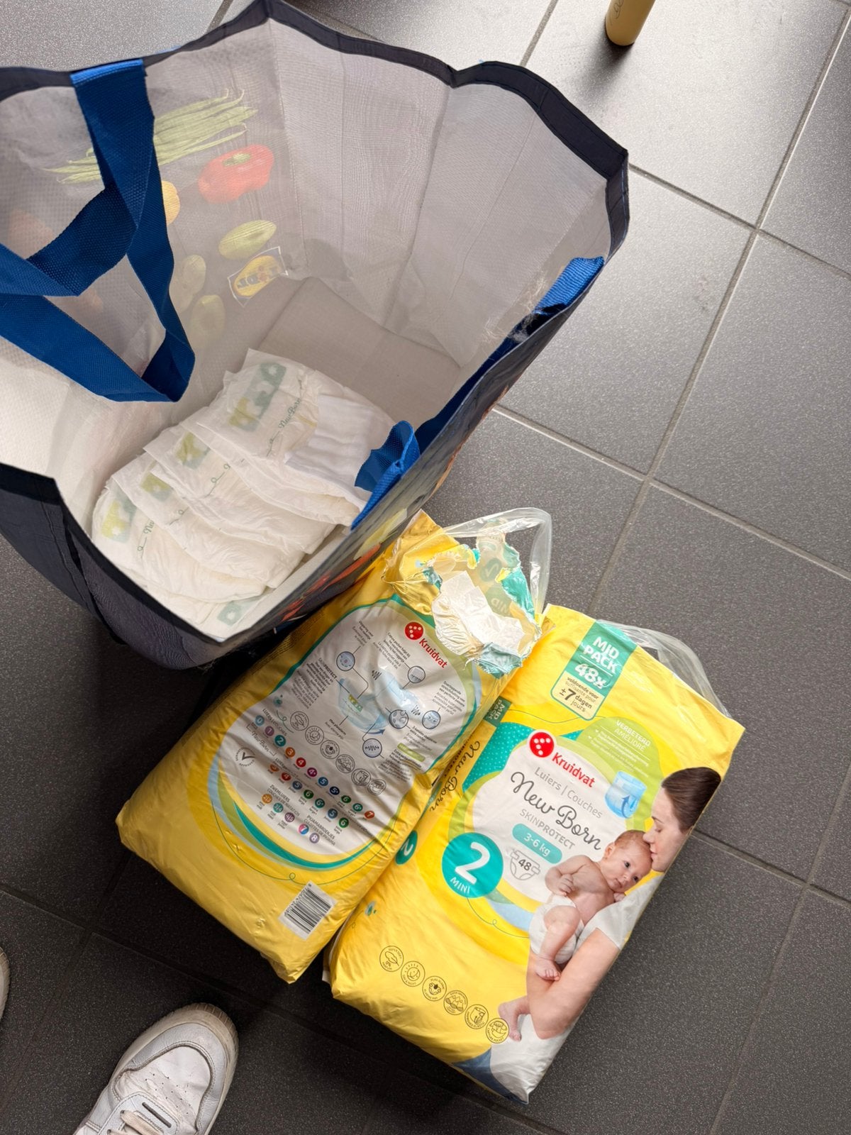 Pampers maat 2, Huis en Inrichting, Schoonmaakartikelen, Ophalen