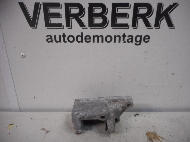 SUPPORT SUPERIEUR ALTERNATEUR Golf II (19E) (030903143), Volkswagen, Volkswagen AG, Utilisé, Kundenbetreuung@volkswagen.de