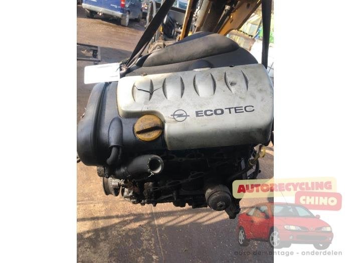 Motor van een Opel Astra, Gebruikt, -, -, Opel