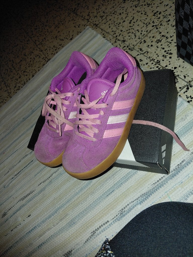 Basket fille, Enfants & Bébés, Adidas, Enlèvement ou Envoi, Comme neuf, Chaussures