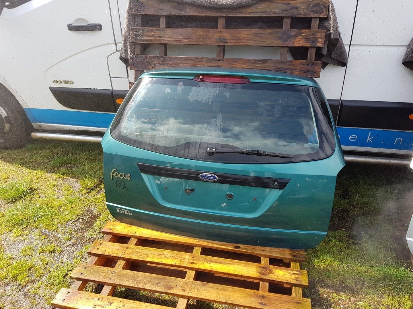 FORD FOCUS STATION WAGON ACHTERKLEP BJ 98 TOT 2004, Arrière, -, Haillon arrière, Utilisé