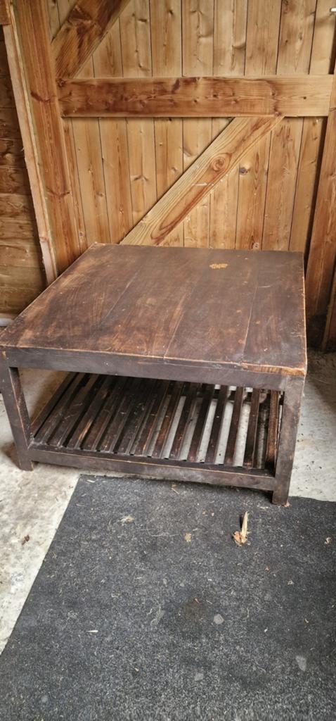 table collonial, Enlèvement
