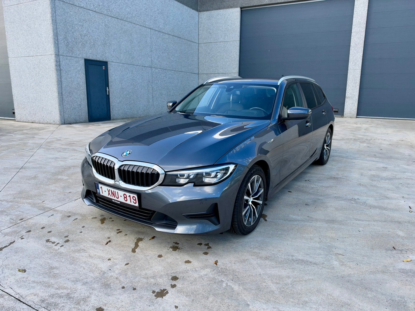 BMW 318d 2021, Autos, Argent ou Gris, Achat, Carnet d'entretien, Noir