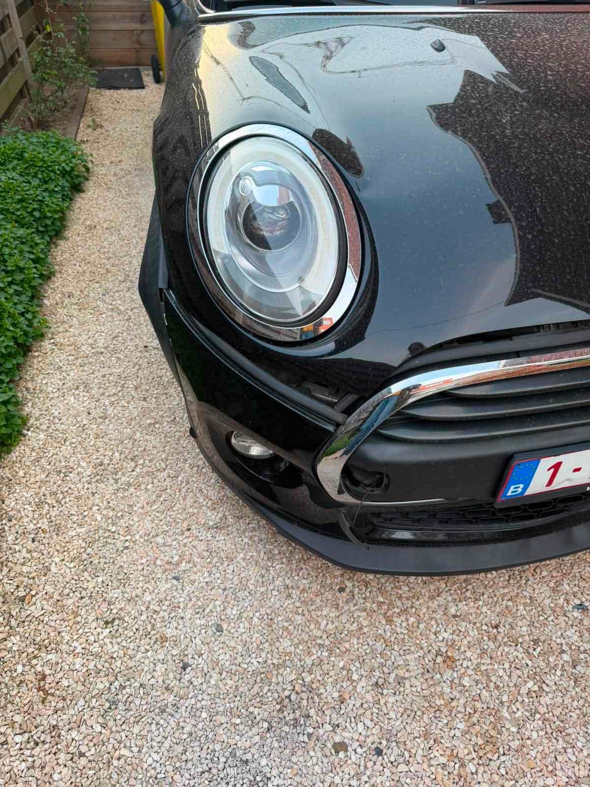 Mini One te koop – schadevoertuig, Auto's, Leder en Stof, Zwart, Berline, Particulier