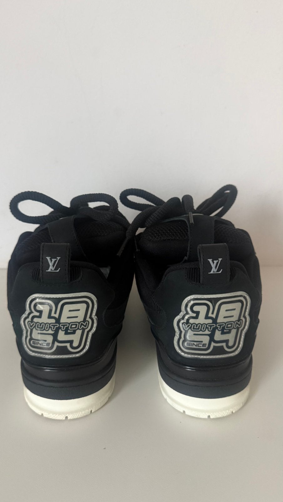 Louis Vuitton LV Skate maat 43 – nieuwstaat – bon aanwezig, Zwart, Ophalen of Verzenden, Zo goed als nieuw, Sneakers