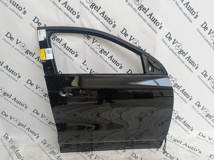 Portière 4portes avant droite d'un Mercedes GLA (9191), Autos : Pièces & Accessoires, Carrosserie & Tôlerie, Porte, Mercedes-Benz