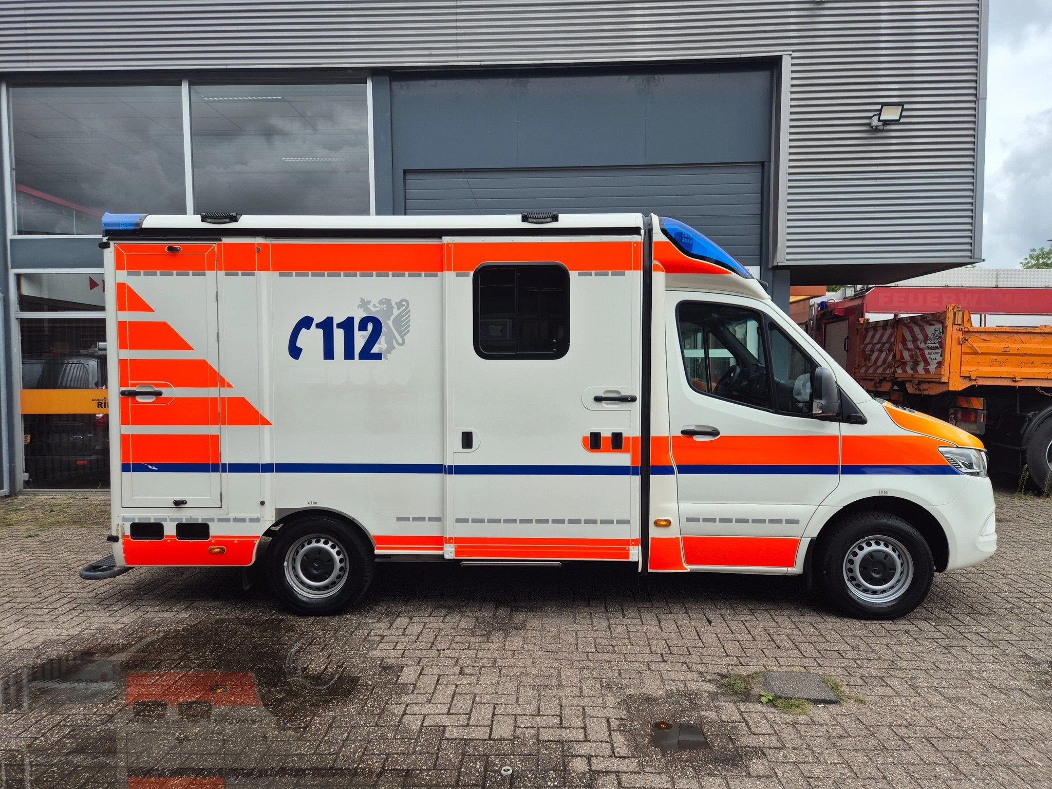 Mercedes-Benz Sprinter 419 CDI/ 3.0 V6/ Complete Ambulance w, Autos, Camionnettes & Utilitaires, Achat, 2987 cm³, Euro 6, Entreprise