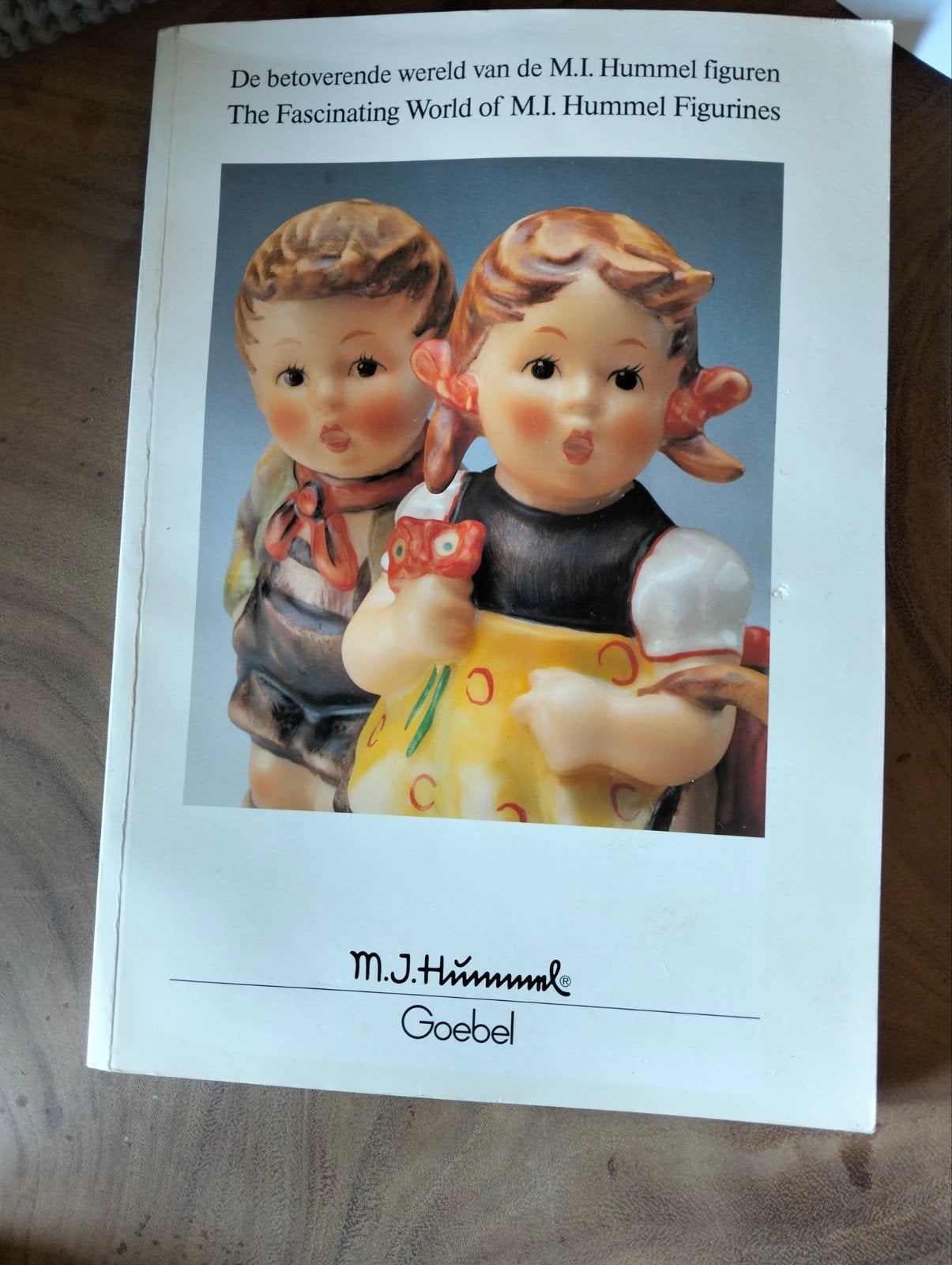 Hummel boek "De betoverende wereld van M.I. Hummel figuren", Verzamelen, Ophalen
