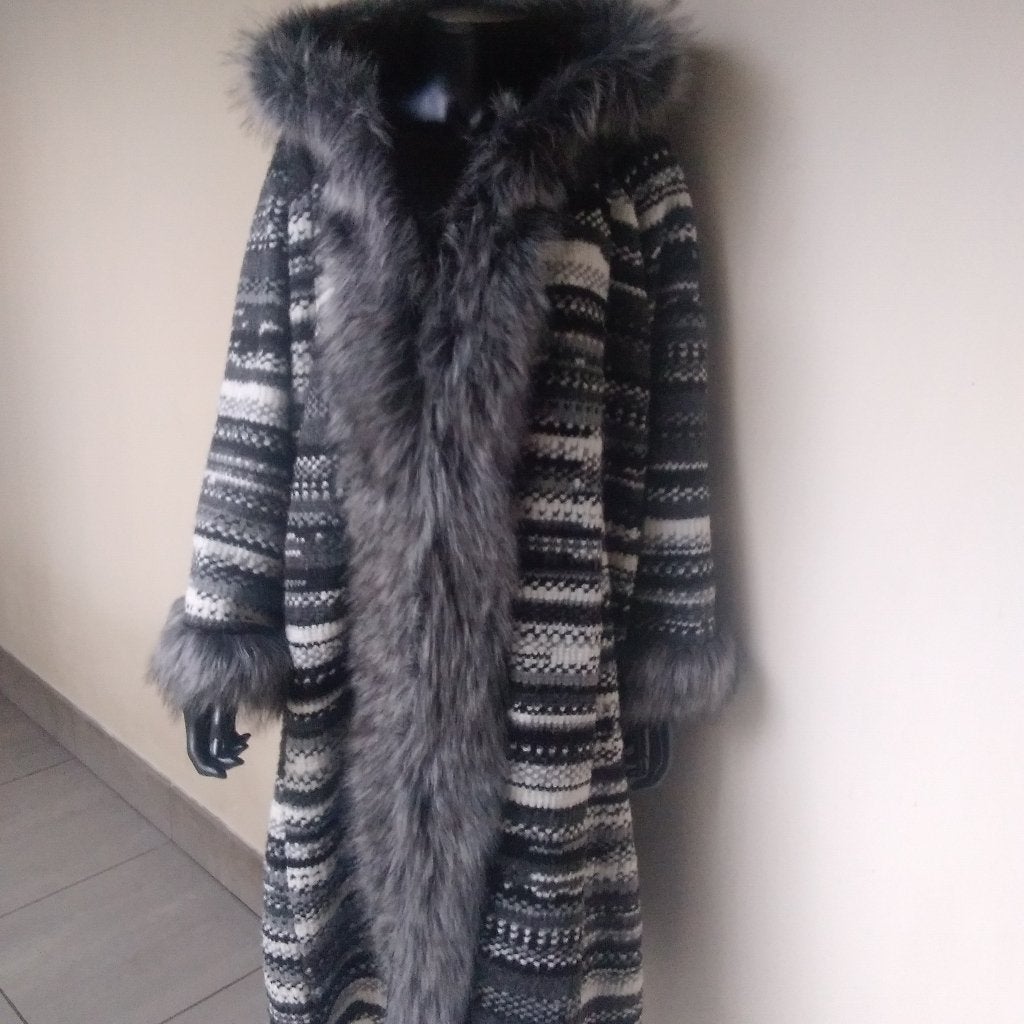 Heerlijke lange wijde mantel met kap.Made in Italy, Kleding | Dames, Winterjas dames, Verzenden, Zo goed als nieuw
