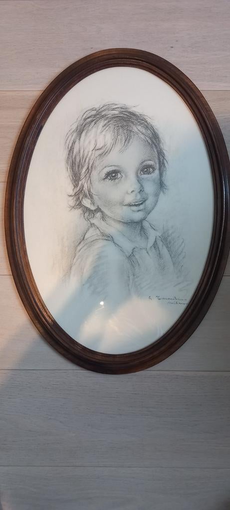 Mooi getekend kinderkopje in bruine ovale kader., Enlèvement