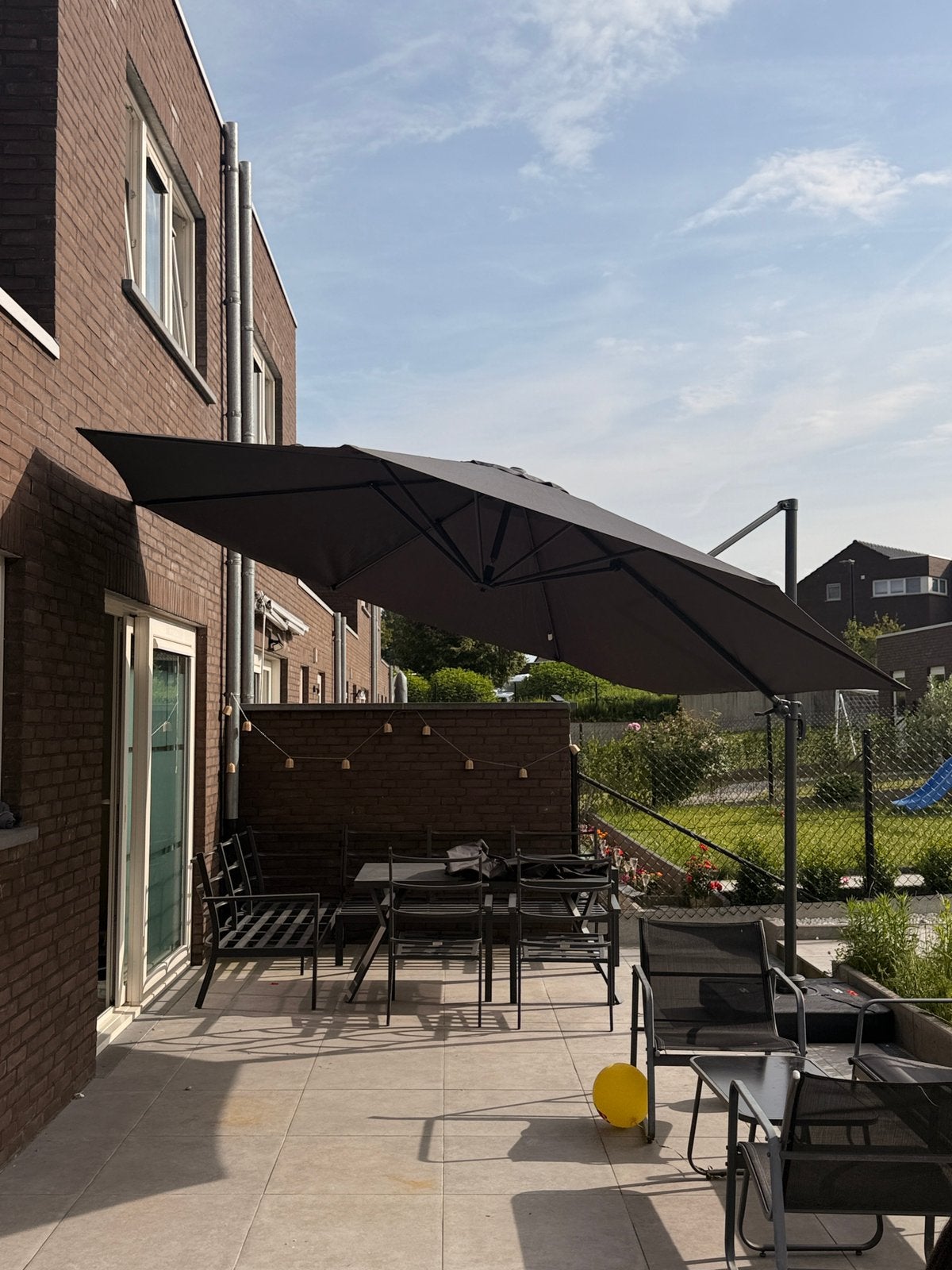 Grote Tuinparasol met voet, Tuin en Terras, Ophalen, Nieuw, Zweefparasol, Verstelbaar