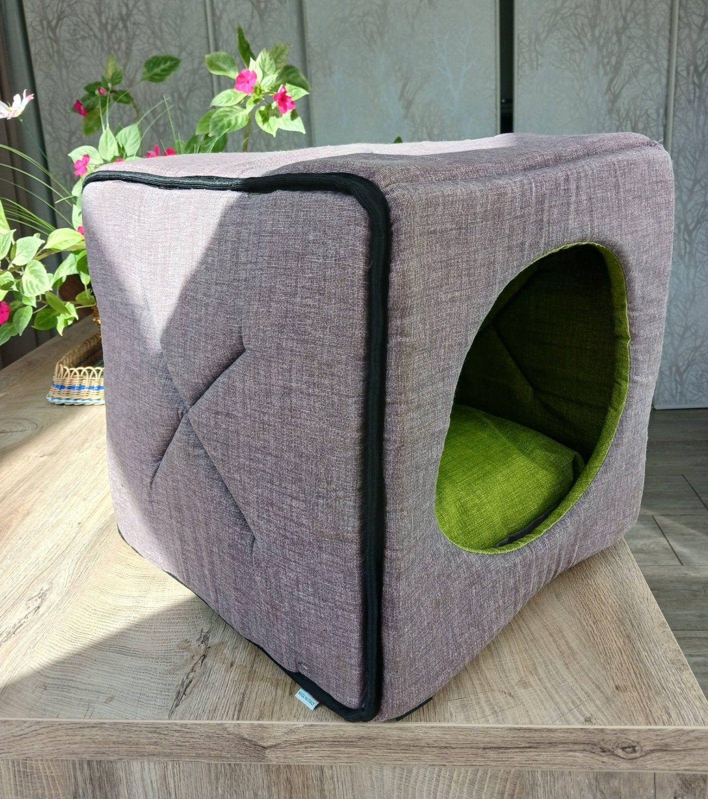 Panier niche cube avec coussin pour chat de marque VADIGRAN, Enlèvement