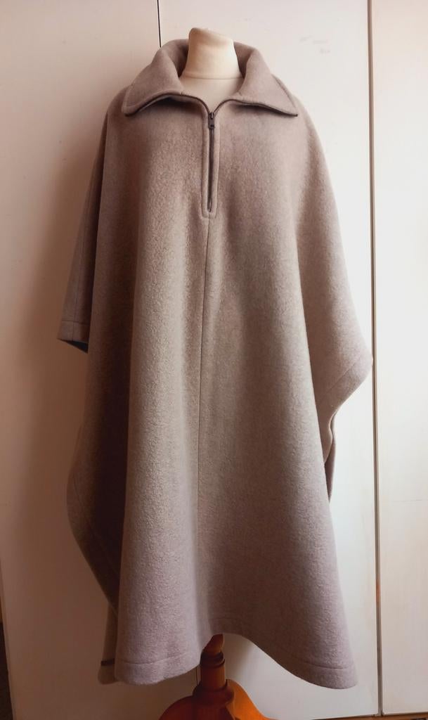 Massimo Dutti cashmere cape, Kleding | Dames, Jassen | Winter, Nieuw, Maat 42/44 (L), Beige, Ophalen of Verzenden