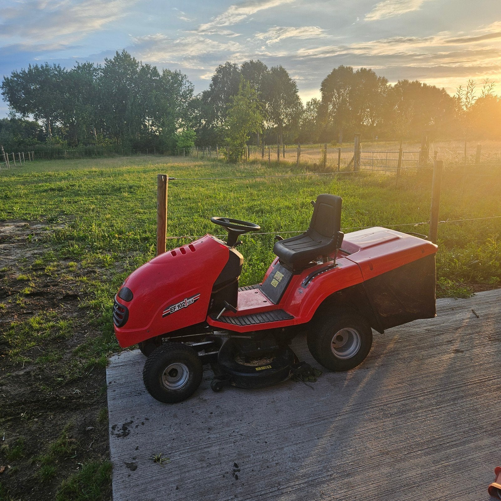 Zitmaaier grasmaaier in goede staat, Tuin en Terras, Zitmaaiers, Ophalen