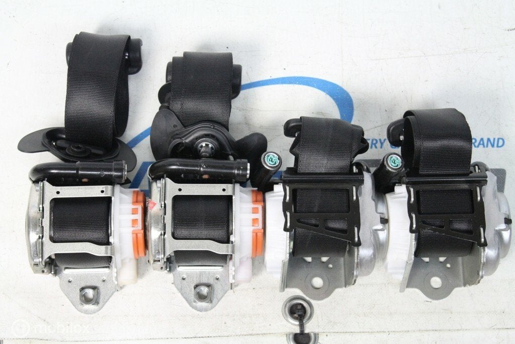 2x Gordels voor + 2x achter Mercedes A klasse W177 2018-....