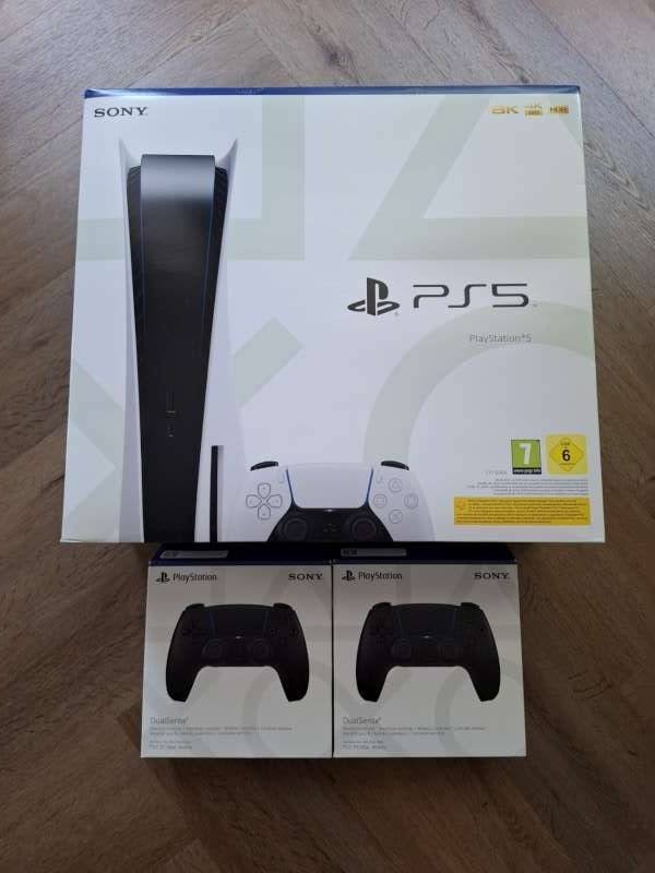 PS5 Disc compleet + 2 controllers en oplaadstation + 1 game, Ophalen of Verzenden, Zo goed als nieuw, Playstation 5
