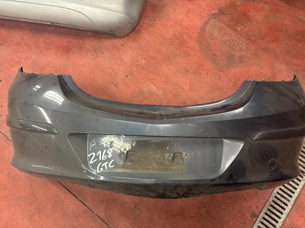 PARE CHOC ARRIERE OPEL ASTRA H GTC, Autos : Pièces & Accessoires, Arrière, Pare-chocs, RUE BRIGADE PIRON 307, Enlèvement