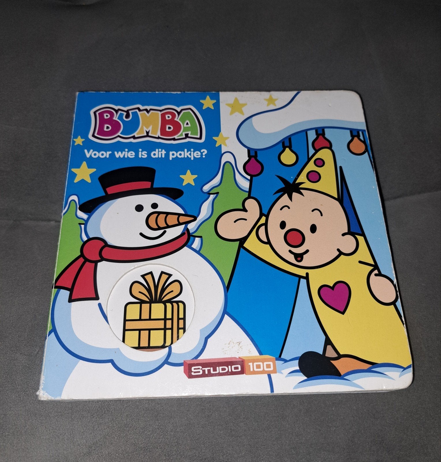 7 kartonnen bumba boeken, Enlèvement