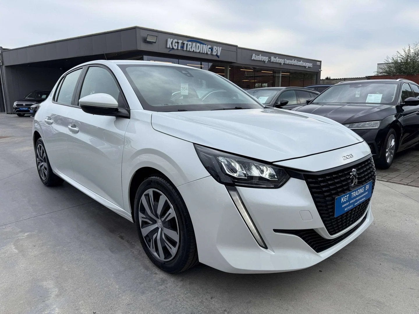 Peugeot 208 1.2i FULL LED NAVIGATIE CARPLAY BLUETOOTH PDC AI, Stof, 1199 cc, 1055 kg, Wit